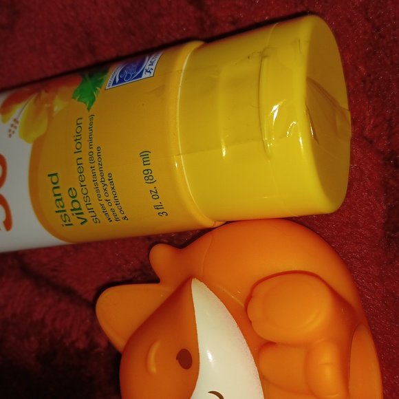 🆕️Alba Botanica Sunscreen Lotion, Hawaiian Island Vibe Broad Spectrum SPF 50 - Picture 4 of 5